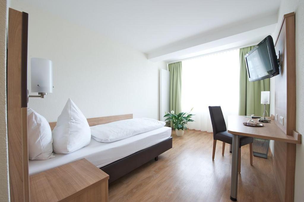 Hotel Zur Riss Биберах-ан-дер-Рис Номер фото